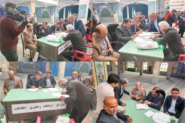میز خدمت اداره کل ارتباطات وفناوری اطلاعات استان در مصلی شهر دهدشت برپا شد